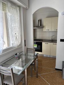 Η κουζίνα ή μικρή κουζίνα στο Casa Marosa - Riviera Ligure +4 φωτογραφίες