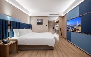 IntercityHotel Shanghai Hongqiao Airport - Free Minibar for First Night客房内的一张或多张床位