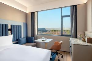 IntercityHotel Shanghai Hongqiao Airport - Free Minibar for First Night客房内的一张或多张床位