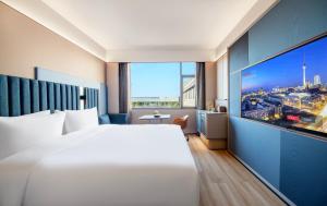 IntercityHotel Shanghai Hongqiao Airport - Free Minibar for First Night客房内的一张或多张床位