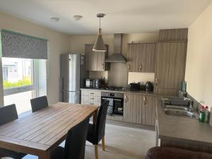 Kuchyň nebo kuchyňský kout v ubytování SAM Slains Drive