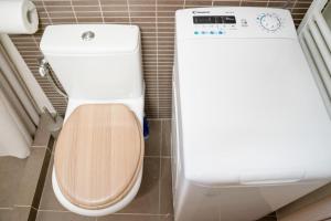 a small bathroom with a toilet and a machine at Zak's House in Platamonas