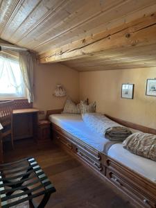 En eller flere senge i et værelse på Residence Intica