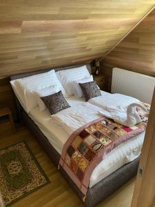 a large bed in a room with at LORD LUX Apartmanok in Hajdúnánás