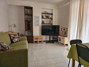 TV a/nebo společenská místnost v ubytování Seaview Apartment by the Beach in Sicily