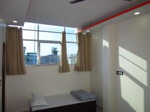 Postel nebo postele na pokoji v ubytování Hotel Dashrath Residency