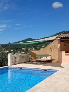 Πισίνα στο ή κοντά στο Villa élégante à Callas avec piscine privée