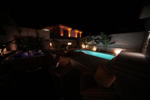 Galería fotográfica de Alaçatı'da Saunalı Jakuzili Villa en Cesme