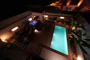 Galería fotográfica de Alaçatı'da Saunalı Jakuzili Villa en Cesme