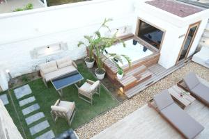 Galería fotográfica de Alaçatı'da Saunalı Jakuzili Villa en Cesme