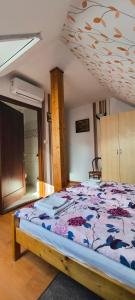 Posteľ alebo postele v izbe v ubytovaní Joós Apartman