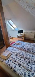Posteľ alebo postele v izbe v ubytovaní Joós Apartman