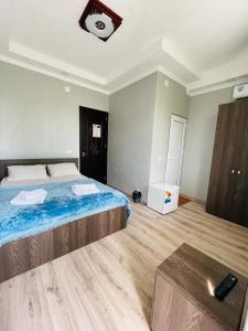 Postel nebo postele na pokoji v ubytování New Batumi