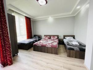 Postel nebo postele na pokoji v ubytování New Batumi