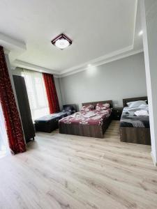 Postel nebo postele na pokoji v ubytování New Batumi