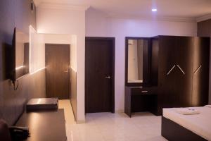 A bed or beds in a room at Skyrock Hotels Ogba