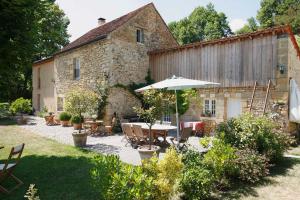 Κήπος έξω από το La Colline d'Orance Chambres d'hôtes