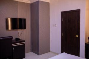 A television and/or entertainment centre at Skyrock Hotels Ogba