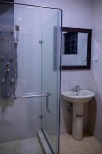 A bathroom at Skyrock Hotels Ogba