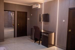 A television and/or entertainment centre at Skyrock Hotels Ogba
