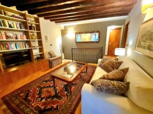 a living room with a couch and a coffee table at Allegretto Rialto in Venice