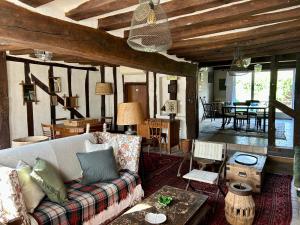 a living room with a couch and a table at Les Maraîchades in Pierrefitte-sur-Sauldre