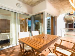 Fotografia z galérie ubytovania Apartamento con Tres Piscinas en Santa Margarita, a 1km de la Playa - ES-228-123 v destinácii Roses