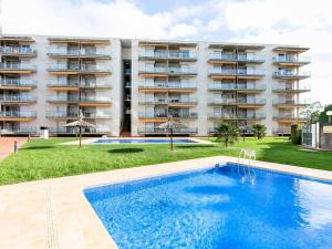 Bazén v ubytovaní Apartamento con Tres Piscinas en Santa Margarita, a 1km de la Playa - ES-228-123 alebo v jeho blízkosti