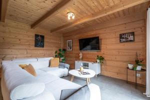 Posezení v ubytování Baciarka Chalet - basen, sauny, jacuzzi
