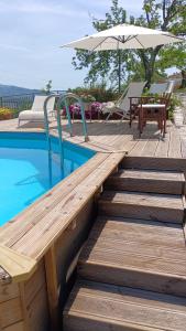 The swimming pool at or close to Casina in pietra