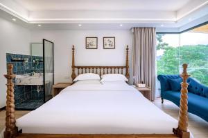 Letto o letti in una camera di Whispering Retreat
