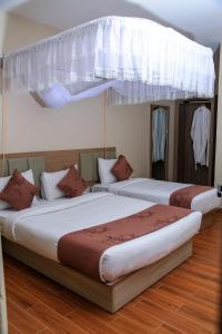 Ein Bett oder Betten in einem Zimmer der Unterkunft Hotel Next + 14 Fotos
