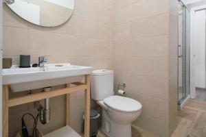 Ένα μπάνιο στο Apartamento Puertu Chicu +22 φωτογραφίες