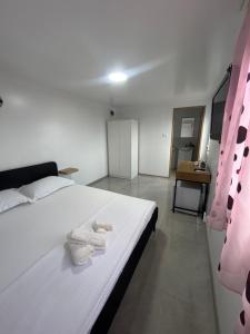 Postel nebo postele na pokoji v ubytování Tiny Hub + 9 fotografií