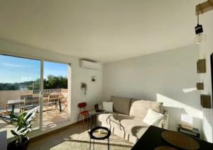 a living room with a couch and a balcony at Rooftop Privé Plein Soleil Mer Plage Port in Bandol