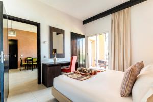 Rúm í herbergi á Zephyr Targa Marrakech