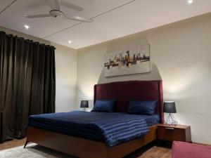 Ένα ή περισσότερα κρεβάτια σε δωμάτιο στο Luxor Apartments & Suites - Indigo