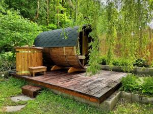 Aed väljaspool majutusasutust Chillzóna u Medojeda