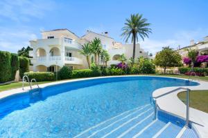 Πισίνα στο ή κοντά στο Stylish Apartment with Pool