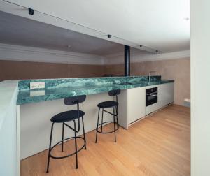 Kuchyňa alebo kuchynka v ubytovaní Lazzru Suites