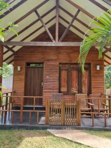 Bangunan di mana terletaknya rumah tamu ini