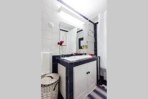 Et badeværelse på Castle holidays - Casa Maria d bidos + 41 billeder