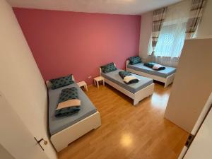Кровать или кровати в номере Unterkunft 20 Feld Str