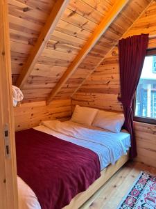 A bed or beds in a room at Nehir Bungalows
