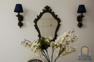 a mirror on a wall with a vase of flowers at Atelier Museum in Belgrade +7 photos