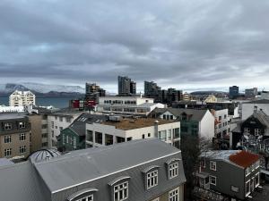 Γενική άποψη της πόλης Ρέικιαβικ ή θέα της πόλης από  αυτό το ξενοδοχείο