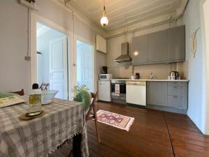 Nhà bếp/bếp nhỏ tại Balat Butik Hotel