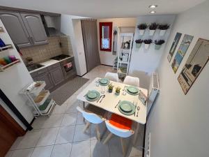 a kitchen with a table and chairs in a kitchen at Mimi2 Apartment in Zamárdi