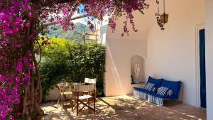 A seating area at Casa Flora