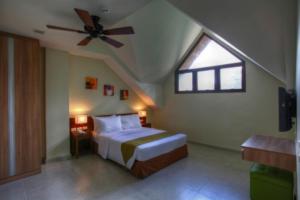 Ένα ή περισσότερα κρεβάτια σε δωμάτιο στο Azalea Residences Baguio